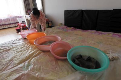 明溪楼上漏水，住户失联，小区没物管，业主维权难！律师来支招……